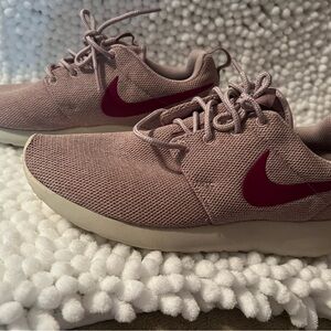 Nike Women's Roshe Mauve Sneakers